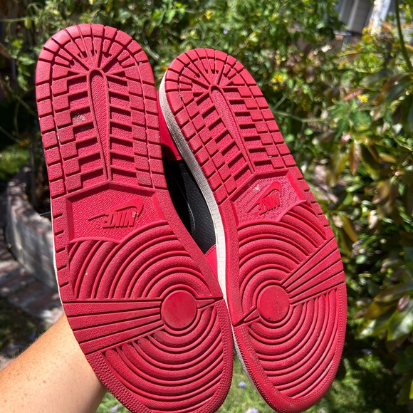 Nike Air Jordan 1 Mid Bred (2013) Sneakers 554724 005 Red Black Size 13 - Picture 3 of 6